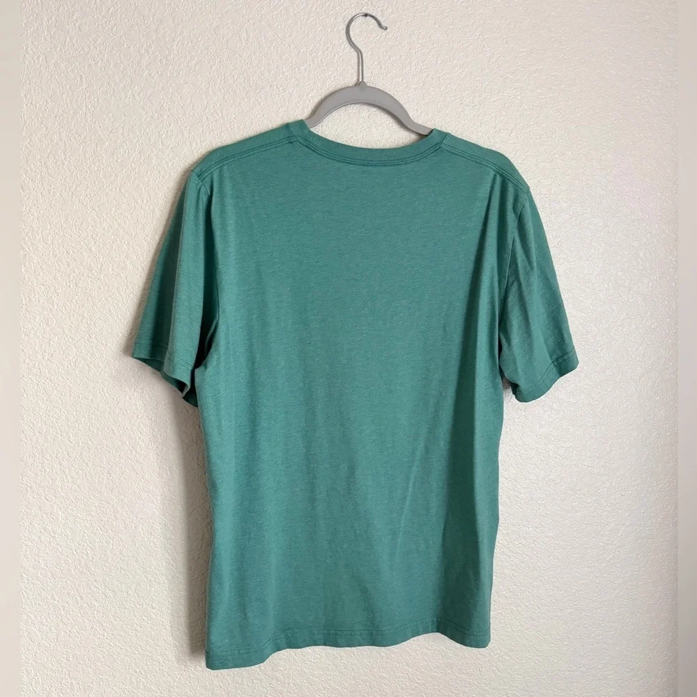 TravisMathew Men’s Short Sleeve Crewneck Graphic Short Sleeve Tee L Green
